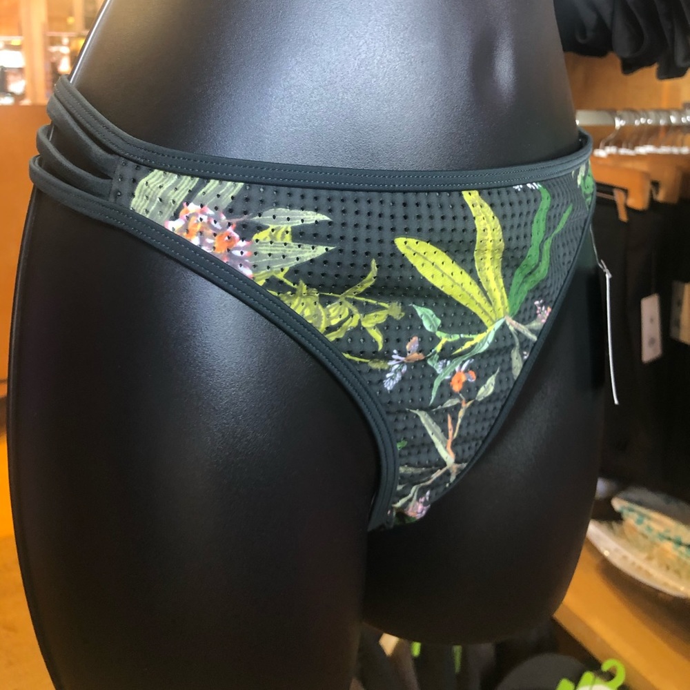 Body glove bikini bottoms
